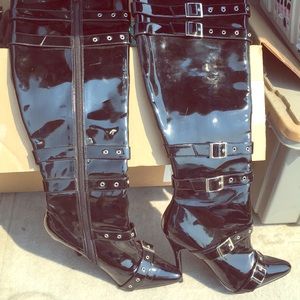 Lovers lane knee-high patten leather boots Black